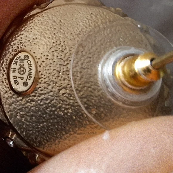 CHANEL earrings - Picture 2 of 8